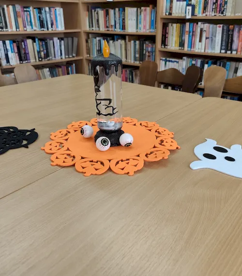 👻 Újra halloweeni díszben a Rábafüzesi Fiókkönyvtár